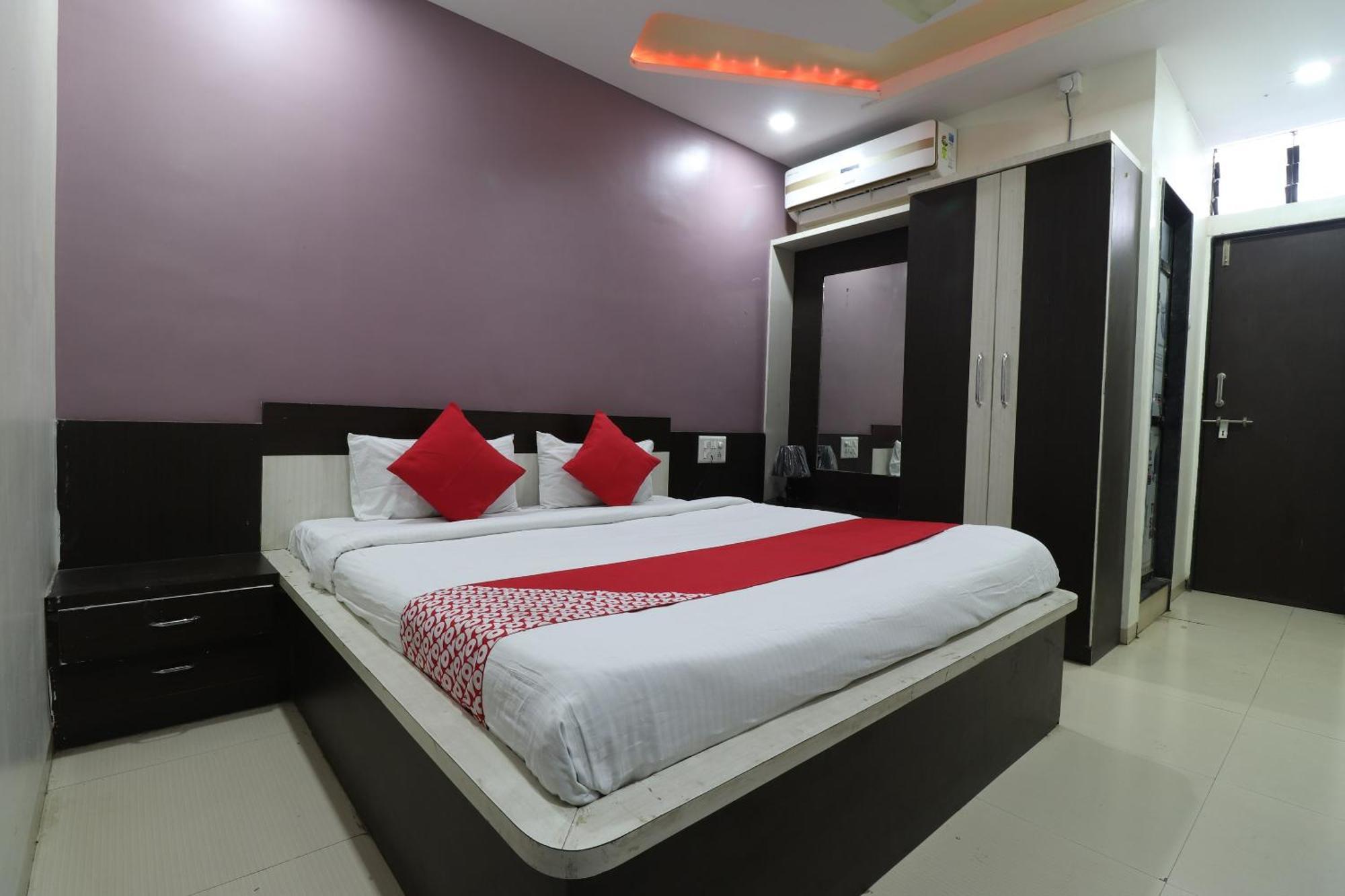 Hotel O Shri Sai Niwara Lodge Dhule Εξωτερικό φωτογραφία