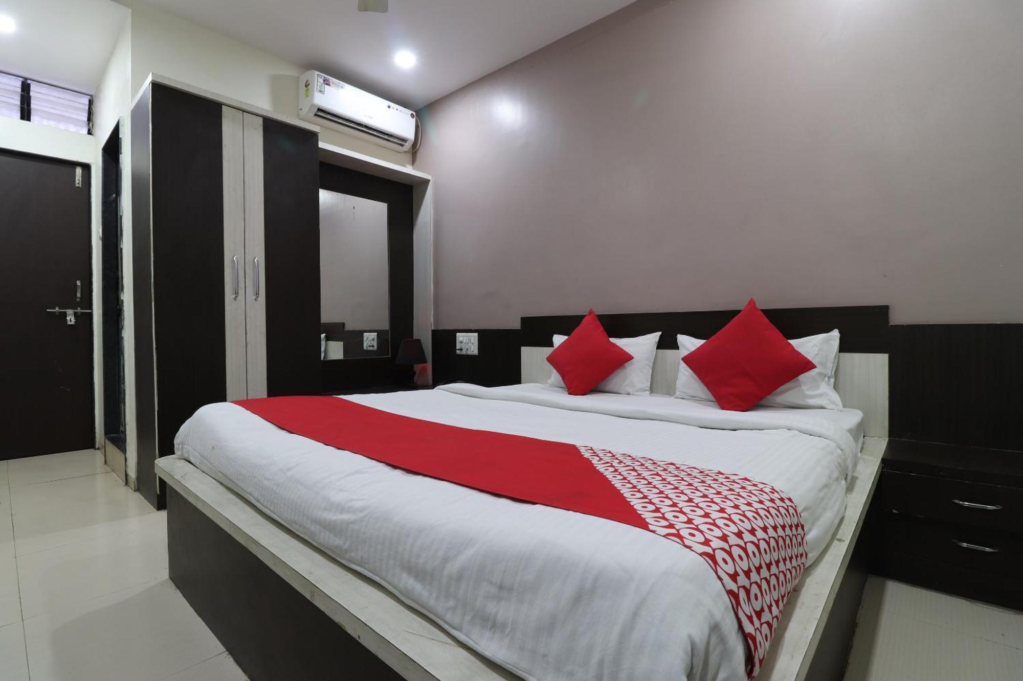 Hotel O Shri Sai Niwara Lodge Dhule Εξωτερικό φωτογραφία