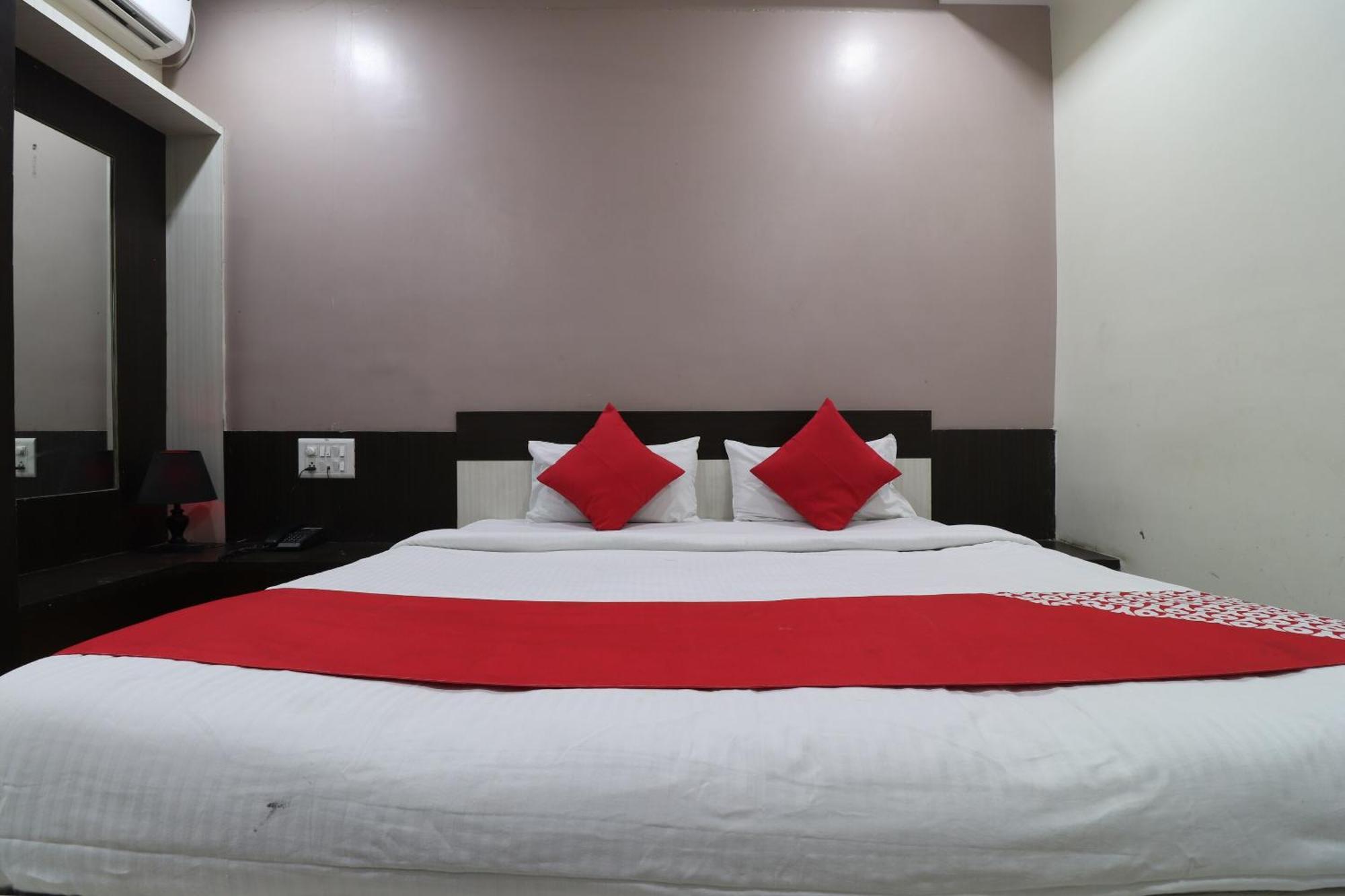 Hotel O Shri Sai Niwara Lodge Dhule Εξωτερικό φωτογραφία