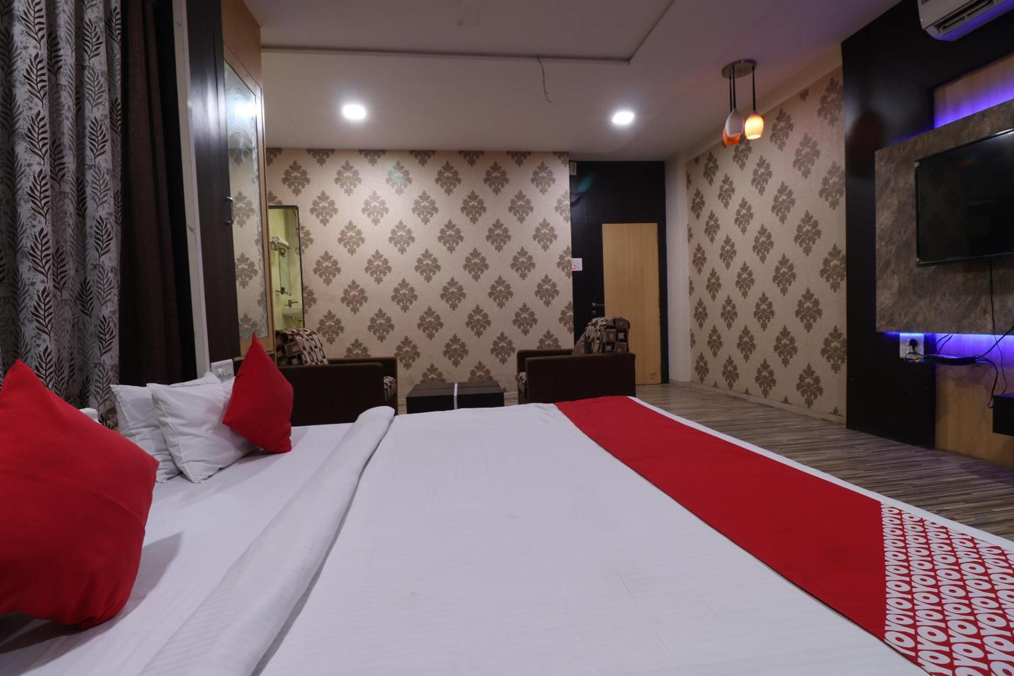 Hotel O Shri Sai Niwara Lodge Dhule Εξωτερικό φωτογραφία