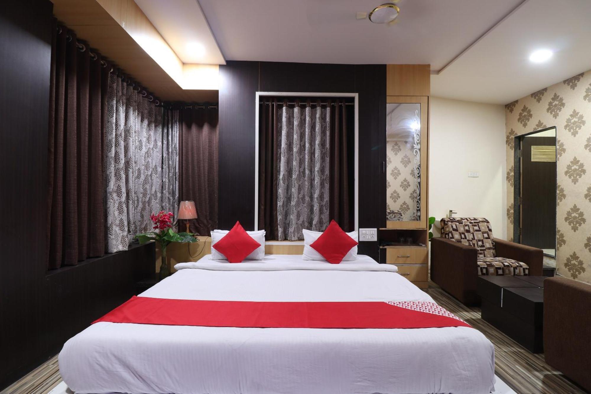 Hotel O Shri Sai Niwara Lodge Dhule Εξωτερικό φωτογραφία